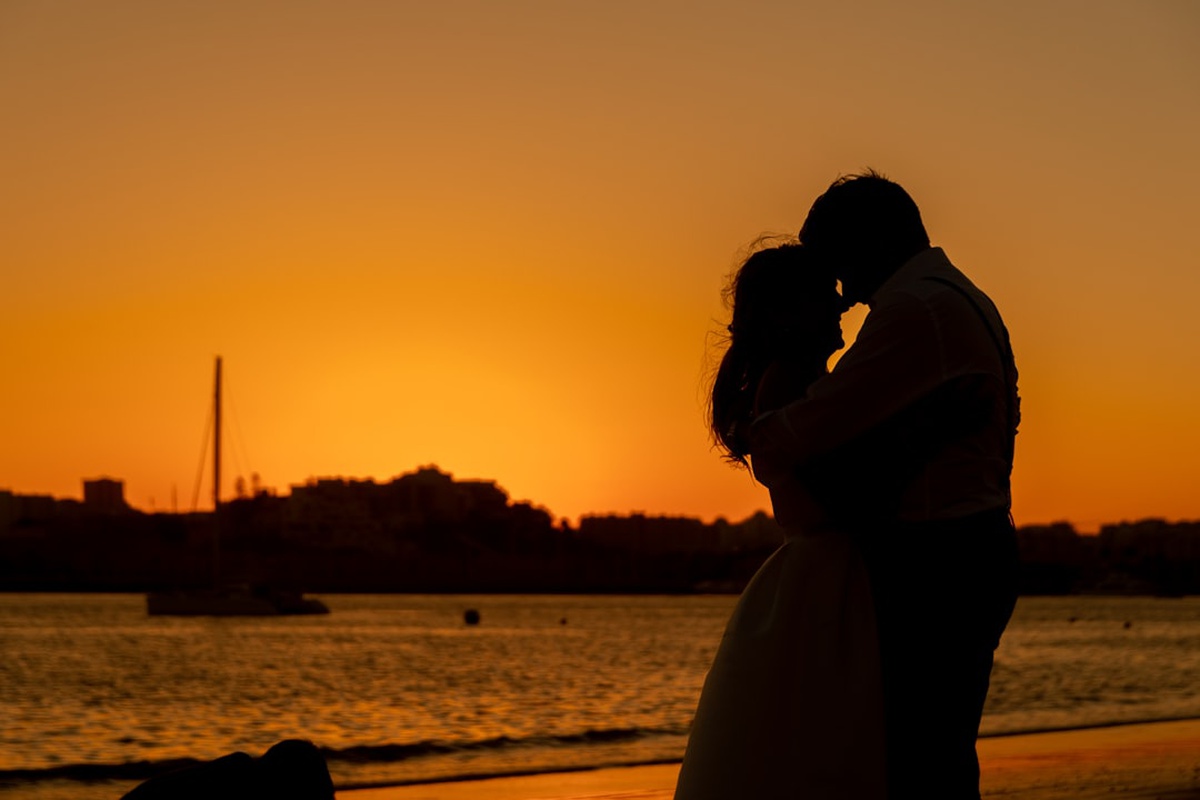 Aries and Cancer Compatibility 2026 โ Love, Friendship & Business Insights