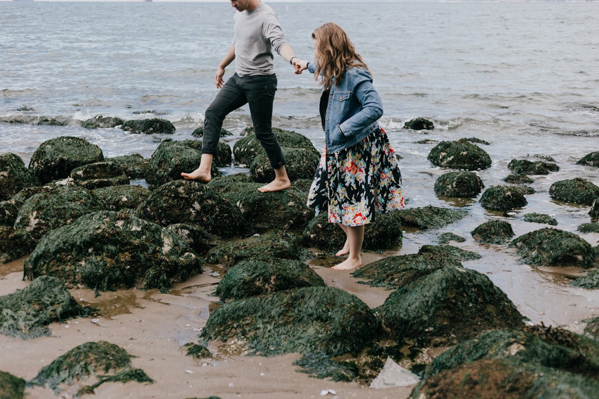 Virgo and Aquarius Compatibility 2026 โ Love, Friendship & Business Insights